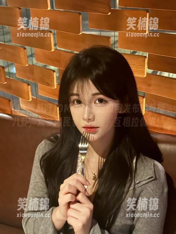 17吃瓜网 OMG!17吃瓜网发布的最新八卦,众多网民争相围观,互相拉仇恨!