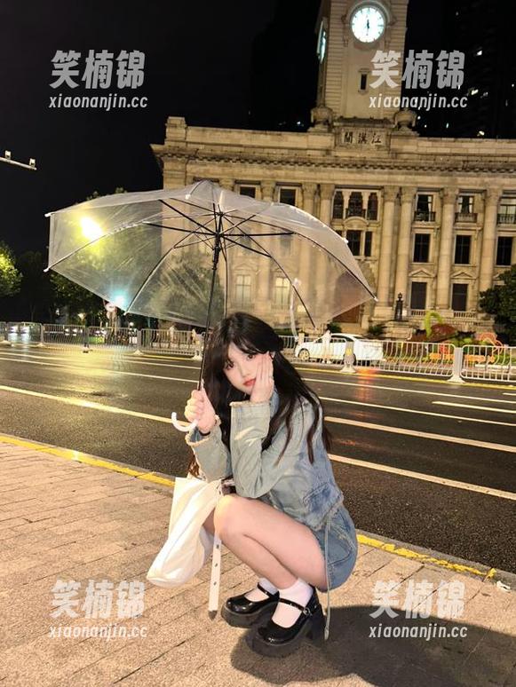 免费的链接都在人群中飞，快来免费吃瓜网声明你的八卦路遇！