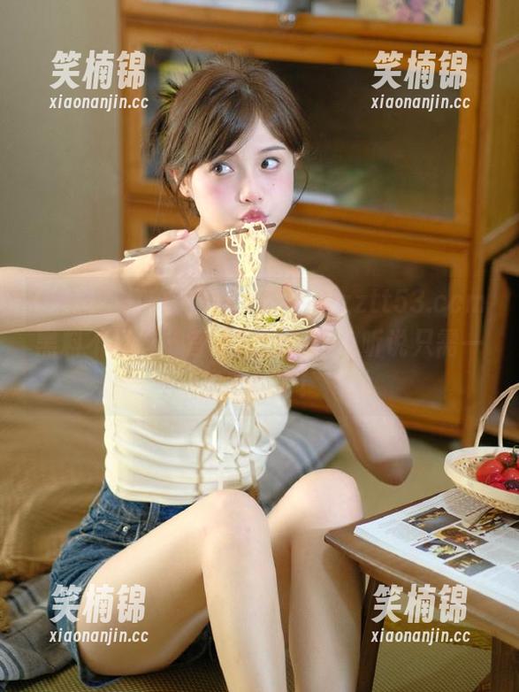 怎样才能在“zztt53.ccm黑料不打烊”官网找到乐子？听说只需一根瓜链子！