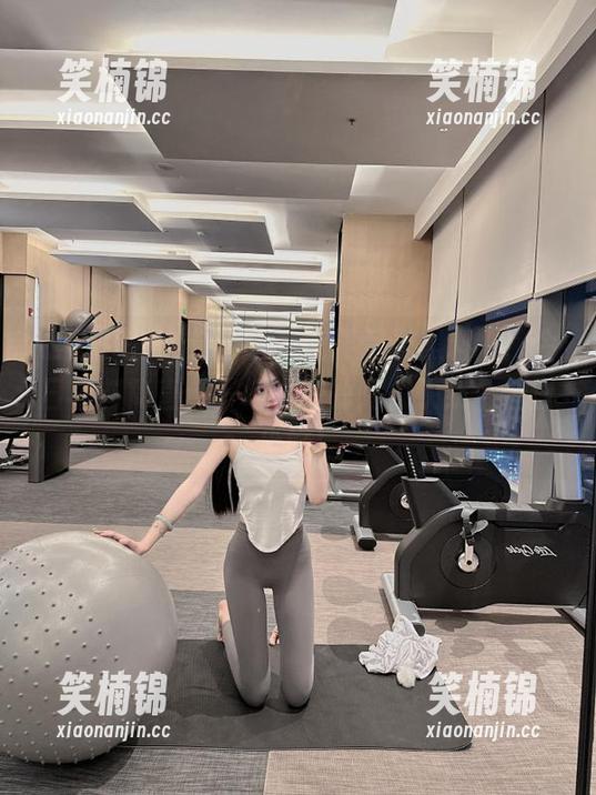人生苦短，偏要登录黑料吧！今日黑料简直像一场滑稽的秀，快找个位置坐好！